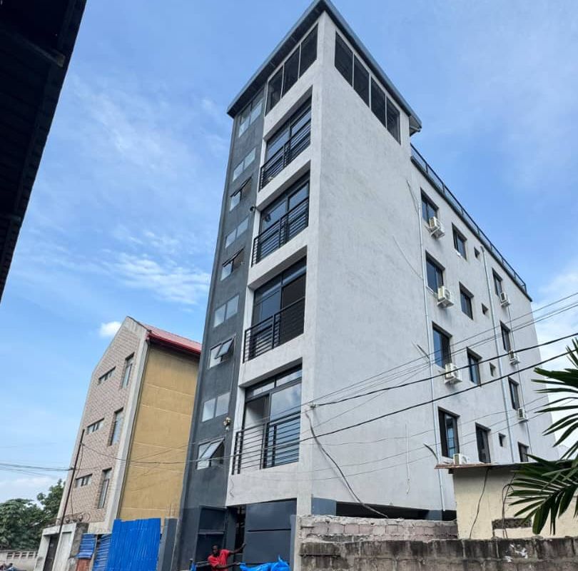 Photo de Immeuble à louer à Kintambo, Kinshasa - 8 chambre(s) - SmartImmo